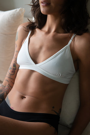 Organic cotton triangle bra with adjustable spaghetti straps. Breathable, wireless. Ideal for yoga, pilates, gym, or daily athleisure wear. Provides light support.